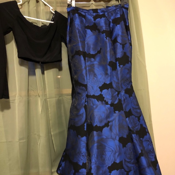 Dress on the RIGHT - Picture 7 of 7